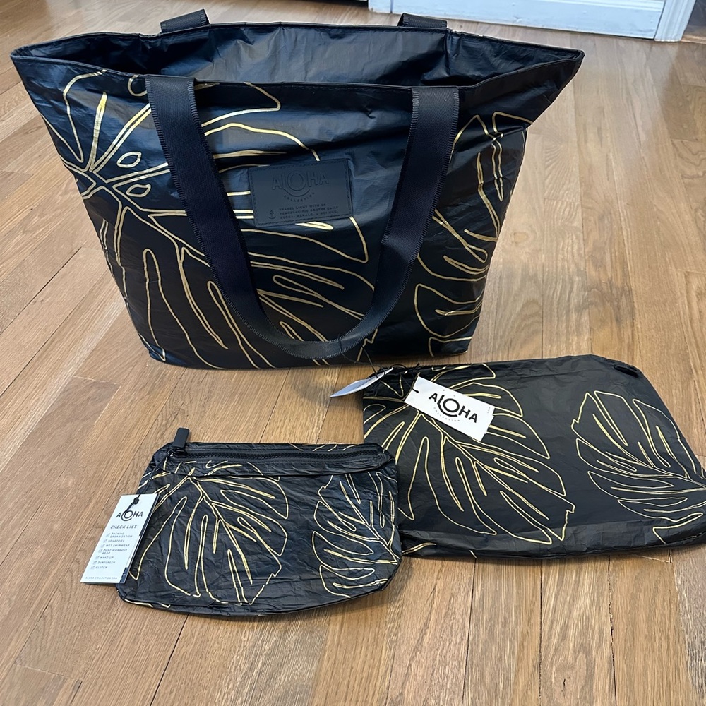 Aloha Collection Day tripper Packable tote
With 2 pouches